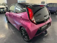 Usata Toyota Aygo Trend 72 CV (52 kW) 2018 Viola Utilitaria