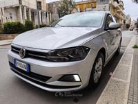 Usata VW Polo 90 CV (66 kW) 2018 Gray Utilitaria