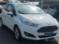 Usata Ford Fiesta Individual 95 CV (69 kW) 2014 Bianco Berlina
