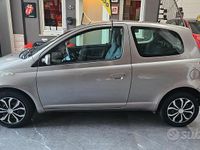 Usata Toyota Yaris 65 CV (47 kW) 2004 Grigio Berlina