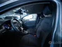 Usata Renault Captur Zen 143 CV (105 kW) 2022 Grigio SUV