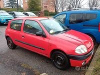 Usata Renault Clio II 2001 Rosso Utilitaria