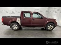 Usata Nissan Navara XE 174 CV (127 kW) 2006 Prugna Pick-up