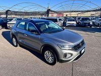 Usata VW T-Roc Life 150 CV (110 kW) 2024 Grigio medio SUV