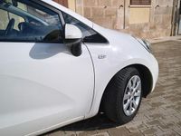 Usata Kia Rio 90 CV (66 kW) 2014 Bianco Utilitaria