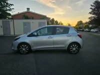 Usata Toyota Yaris Hybrid Active 73 CV (53 kW) 2015 Argento Berlina