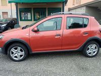 Usata Dacia Sandero Prestige 90 CV (66 kW) 2014 Rosso Berlina