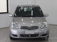 Usata Toyota Yaris 67 CV (49 kW) 2003 Grigio Utilitaria
