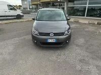 Begagnad VW Touran 150 HK (110 kW) 2014 Grå Minibuss