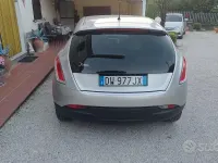 Usata Lancia Delta 120 CV (88 kW) 2009 Grigio Utilitaria