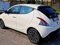 Usata Lancia Ypsilon Gold 69 CV (50 kW) 2023 Bianco Utilitaria