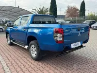 Usata Mitsubishi L200 Invite 150 CV (110 kW) 2021 Impulse blue metallizzato Pick-up