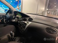 Usata Ford Focus Trend 101 CV (74 kW) 2000 Grigio Station wagon