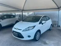 Usata Ford Fiesta 92 CV (67 kW) 2009 Bianco Berlina