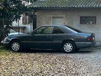 Usata Mercedes E200 136 CV (100 kW) 1993 Grigio Coupé