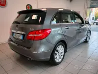 Usata Mercedes B180 Executive 109 CV (80 kW) 2013 Grigio Utilitaria