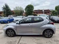 Usata Toyota Yaris Hybrid Comfort 92 CV (67 kW) 2022 Argento Berlina