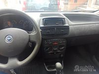Usata Fiat Punto 60 CV (44 kW) 2005 Grigio Utilitaria