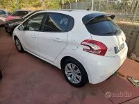 Usata Peugeot 208 Access 68 CV (50 kW) 2013 Bianco Utilitaria