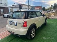 Usata Mini Cooper D 110 CV (80 kW) 2010 Beige Utilitaria