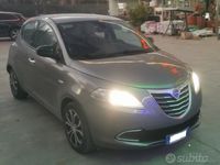 Usata Lancia Ypsilon 90 CV (66 kW) 2016 Grigio Utilitaria