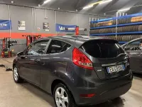 Usata Ford Fiesta Titanium 68 CV (50 kW) 2010 Grigio Berlina
