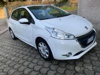 Usata Peugeot 208 Allure 68 CV (50 kW) 2014 Bianco Utilitaria