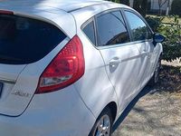 Usata Ford Fiesta 68 CV (50 kW) 2012 Bianco Utilitaria