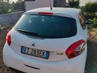 Usata Peugeot 208 82 CV (60 kW) 2013 Bianco Utilitaria