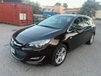 Usata Opel Astra Cosmo 135 CV (99 kW) 2014 Marrone Station wagon