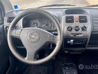 Usata Opel Agila 60 CV (44 kW) 2005 Grigio Monovolume