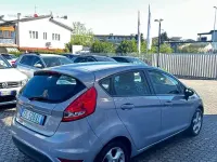 Usata Ford Fiesta Titanium 95 CV (69 kW) 2012 Argento Berlina