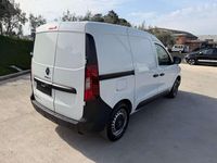 Usado Renault Express 75 CV (55 kW) 2022 Blanco Monovolumen