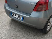 Usata Toyota Yaris Sol 90 CV (66 kW) 2007 Grigio Utilitaria