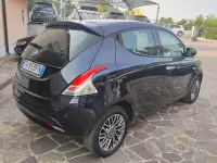 Usata Lancia Ypsilon Gold 95 CV (69 kW) 2018 Bluazzurro Utilitaria