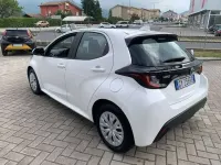 Usata Toyota Yaris Hybrid Active 116 CV (85 kW) 2025 Bianco Berlina
