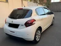 Usata Peugeot 208 75 CV (55 kW) 2016 Bianco Utilitaria