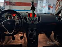 Begagnad Ford Fiesta 96 HK (70 kW) 2010 Grå Halvkombi