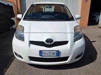 Usata Toyota Yaris Sol 69 CV (50 kW) 2011 Bianco Utilitaria
