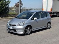 Usata Honda Jazz 83 CV (61 kW) 2004 Grigio Utilitaria