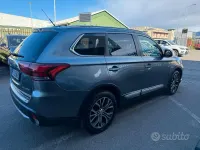 Usata Mitsubishi Outlander Plus 150 CV (110 kW) 2016 Grigio SUV