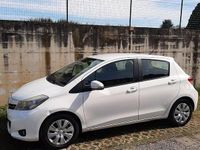 Usata Toyota Yaris Lounge 69 CV (50 kW) 2013 Bianco Utilitaria