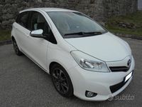 Usata Toyota Yaris Lounge 90 CV (66 kW) 2014 Bianco Utilitaria