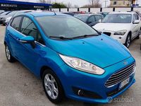 Usata Ford Fiesta Titanium 95 CV (69 kW) 2015 Blu Utilitaria