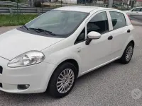 Usata Fiat Grande Punto 75 CV (55 kW) 2011 Bianco Utilitaria