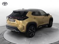Usata Toyota Yaris Cross 116 CV (85 kW) 2021 Brass gold & black SUV