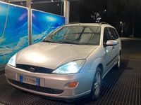 Usata Ford Focus Trend 101 CV (74 kW) 2000 Grigio Station wagon