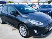 Usata Ford Fiesta Titanium 85 CV (62 kW) 2018 Grigio Utilitaria