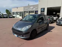 Usata Peugeot 1007 73 CV (53 kW) 2006 Marrone Monovolume