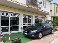 Usata Opel Astra Cosmo 110 CV (80 kW) 2014 Nero Berlina